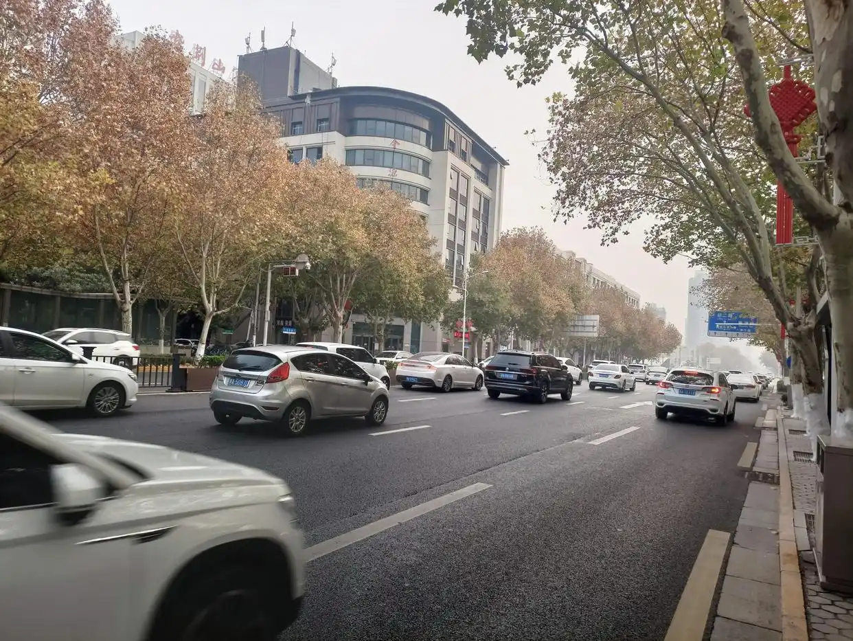 郑州恢复限行首日早高峰，公共交通情况及乘车注意事项