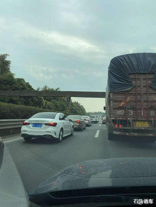 新手高速驾驶技巧：实习期、车道选择及错过出口应对法