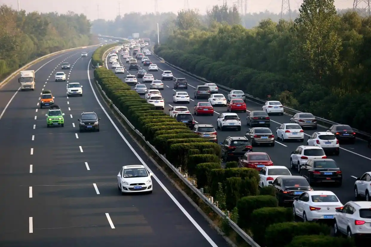 2026年高速节假日免费政策公布，这些时段与车型要注意