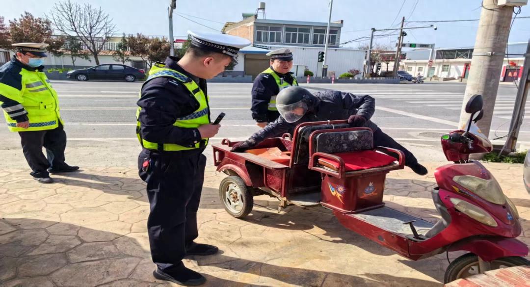 农村道路违章高发，交警严查这些行为