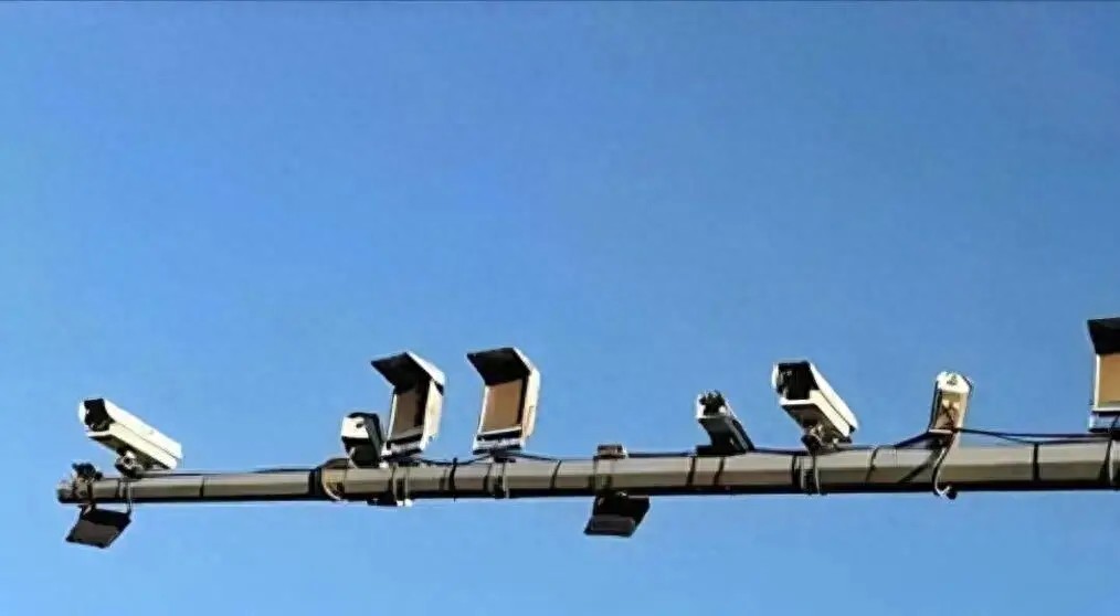 开车路过摄像头被闪别慌！90%不是违章抓拍原因在这