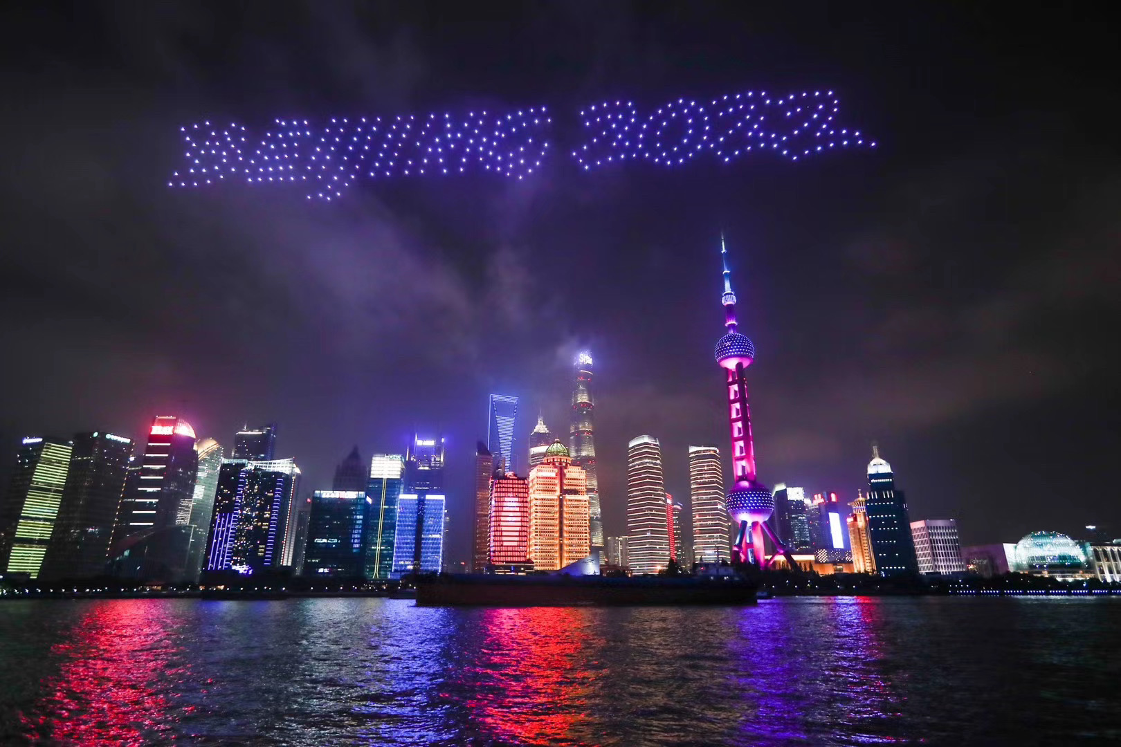 冬奥会赞助商安踏推出国旗款运动服，比普通款贵